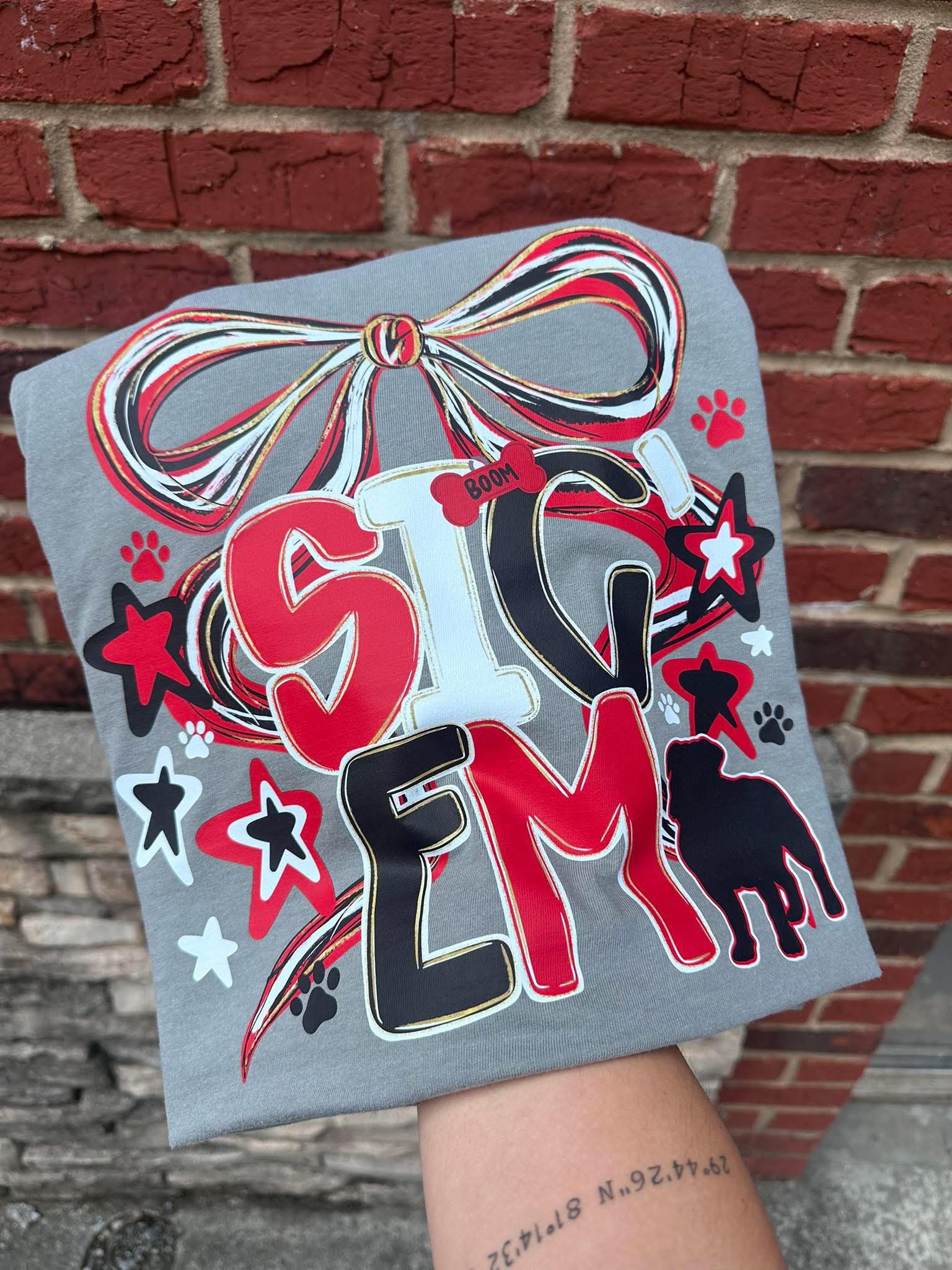 "Sic 'Em" on Comfort Colors Gray