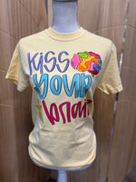 Load image into Gallery viewer, Kiss Your Brain on Comfort Colors (Shown on Butter)
